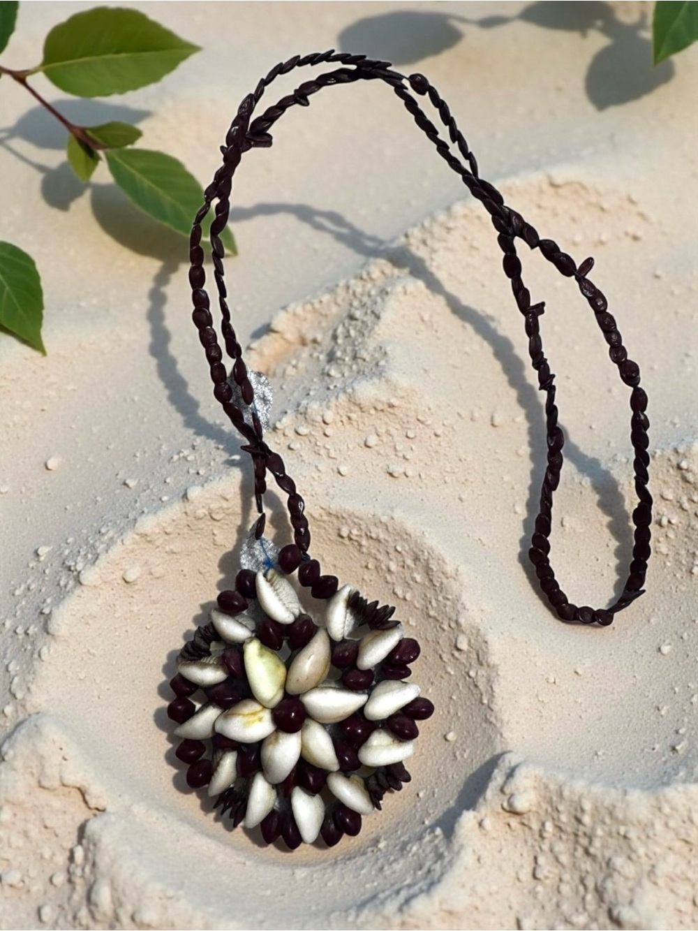 Vintage 1970’s Handcrafted Tahitian Cowrie Shell Flower Pendant Necklace - Picture 3 of 5